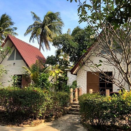 Blue Beach Resort Baanphakrimlay 外观 照片