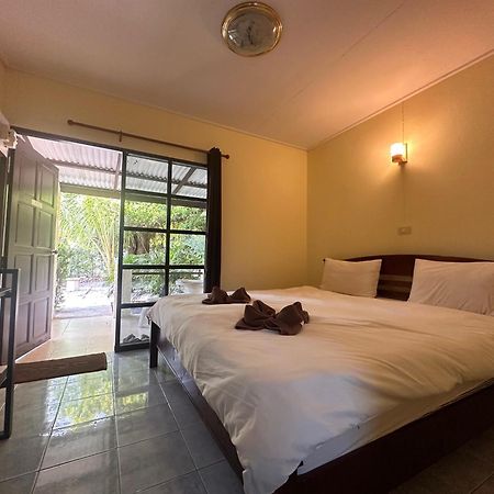 Blue Beach Resort Baanphakrimlay 外观 照片