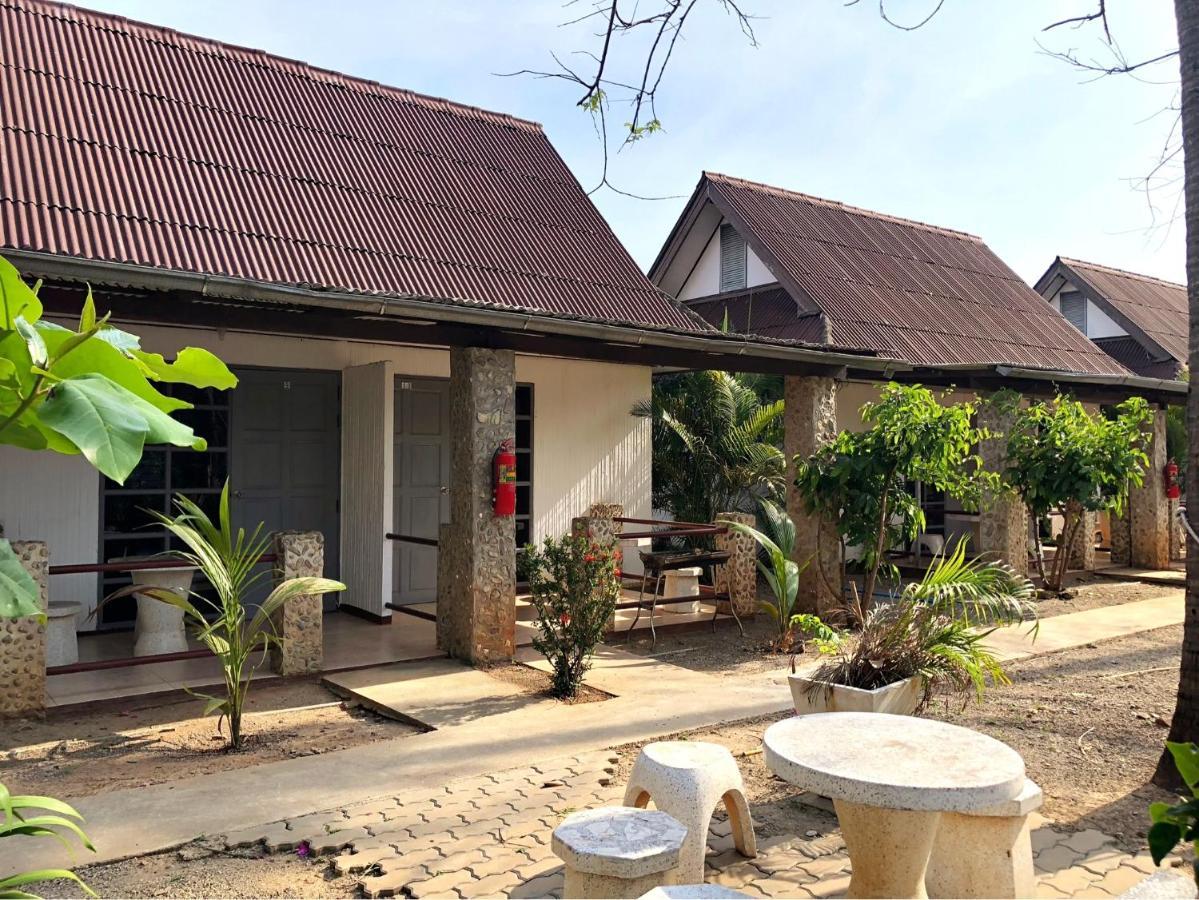 Blue Beach Resort Baanphakrimlay 外观 照片