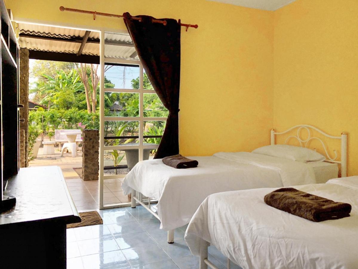 Blue Beach Resort Baanphakrimlay 外观 照片