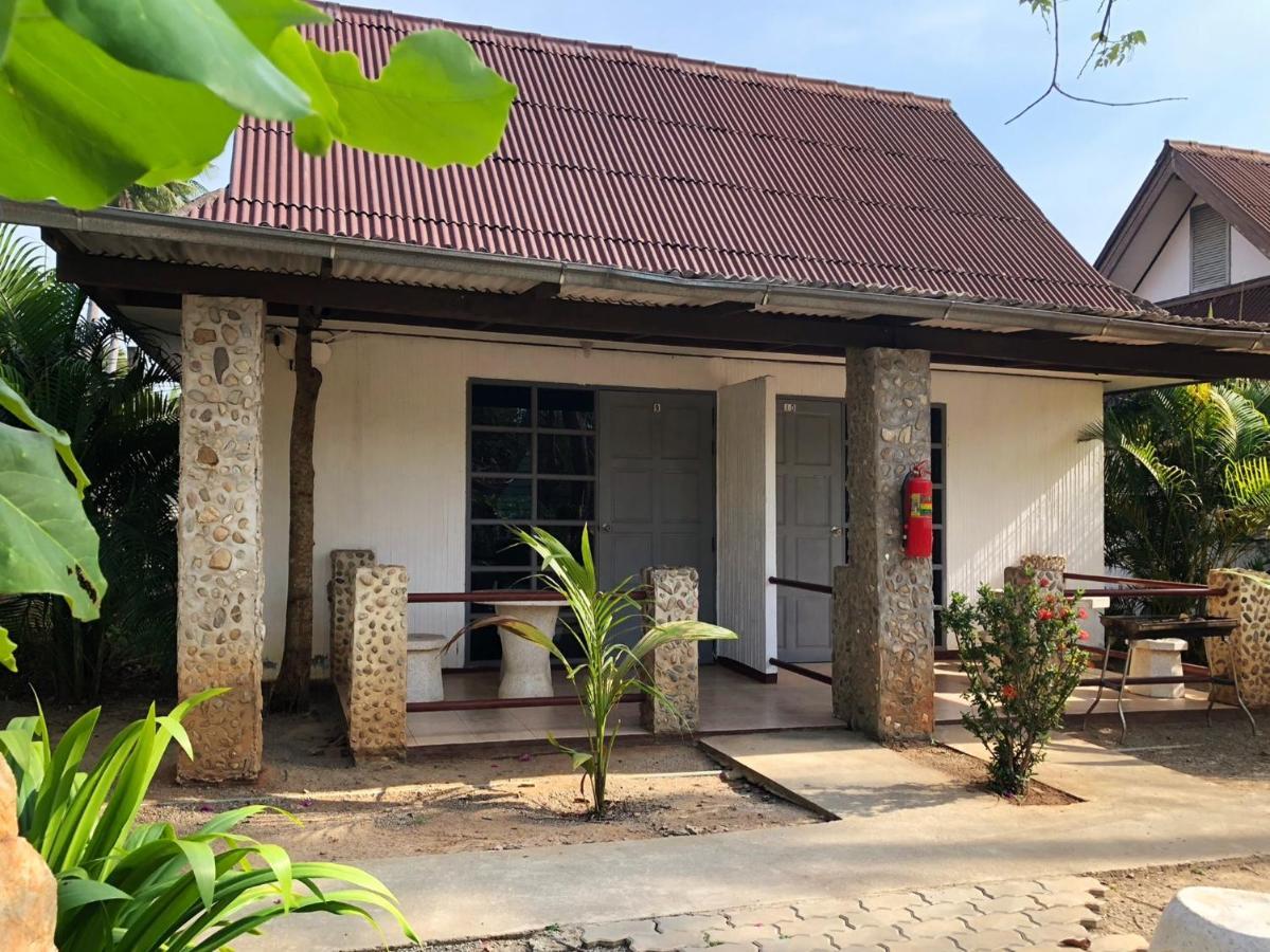 Blue Beach Resort Baanphakrimlay 外观 照片