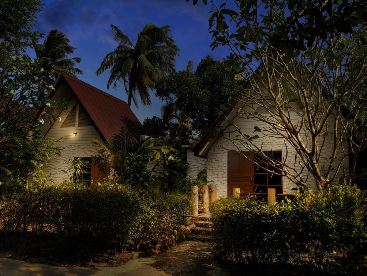 Blue Beach Resort Baanphakrimlay 外观 照片